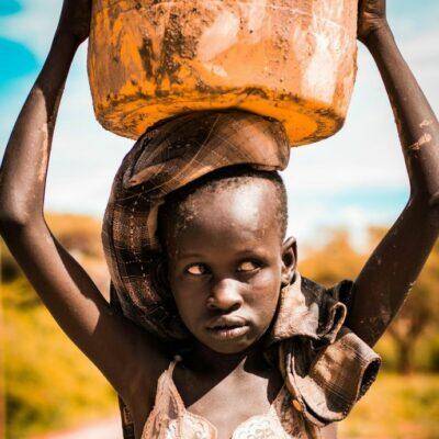 A Mozambican child carrying water